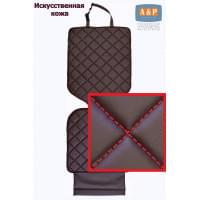 Коврик под детское автокресло. Искусственная кожа. Цвет: коричневый с красной прострочкой Ромб.